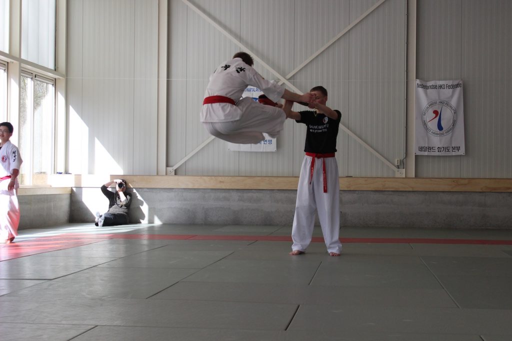 gesprongen dubbele trap hapkido chongmukwan